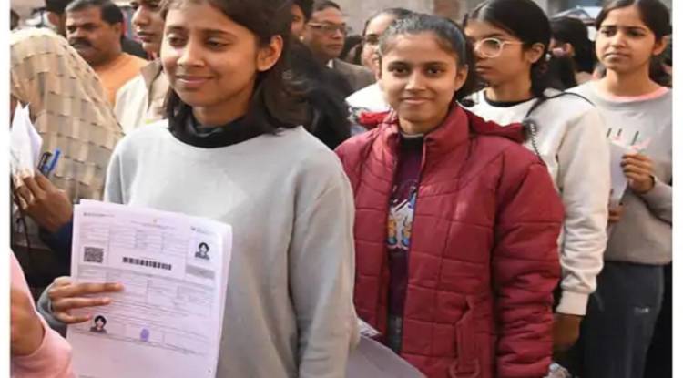 वाराणसी में आज हुई जेईई मेन की परीक्षा, महाकुंभ को देखते हुए प्रयागराज के सेन्टर हुए हैं शिफ्ट