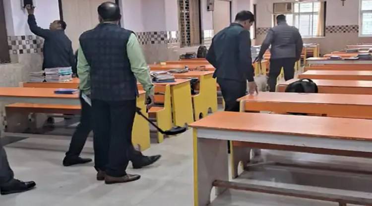 गाजियाबाद के स्कूल को मिली ईमेल केजरिये बम से उड़ाने की धमकी... खाली कराई गई बिल्डिंग