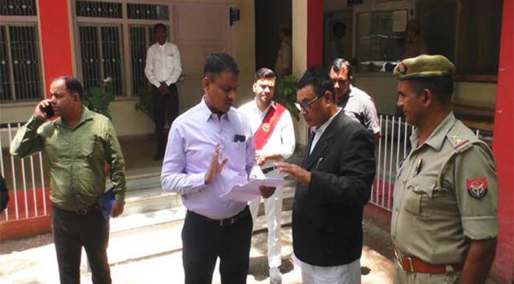  DM का अकाउंट सीज होने से 800 लोगों का रुका वेतन, ये है पूरा मामला