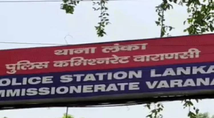 वाराणसी में दक्षिण भारतीय पर्यटक ने युवक पर धारदार हथियार से गले पर किया हमला, पुलिस ने दर्ज किया मुकदमा