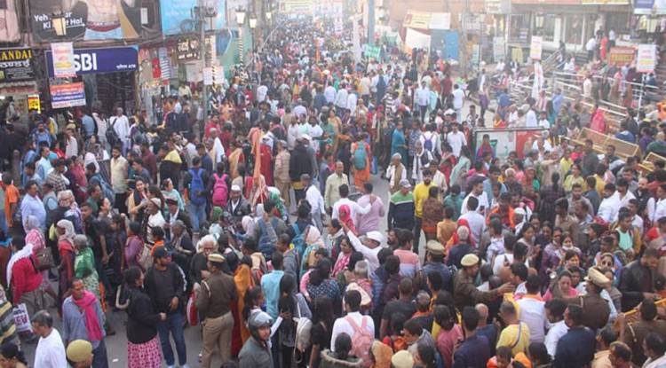  महाकुंभ के पलट प्रवाह का असर कुछ ऐसा विश्वनाथ धाम में उमड़ा श्रद्धालुओं का सैलाब, दोपहर तक तीन लाख भक्तों ने नवाया शीश