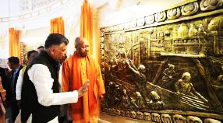 सीएम योगी ने यूपी विधानसभा के मुख्य द्वार का किया उद्घाटन