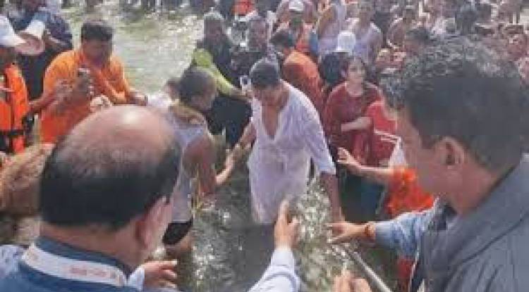  महाकुंभ में बॉलीवुड-अध्यात्म का अद्भुत संगम