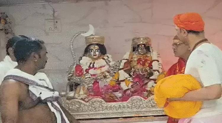Rangbhari Ekadashi: महंत आवास से गौरा का गौना कराकर निकले बाबा विश्वनाथ, पंचबदन प्रतिमा ढक कर निकाली गई पालकी, कड़ी सुरक्षा के बीच पूरी हुई परंपरा