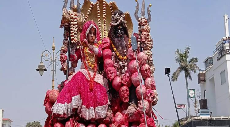 महादेव की नगरी काशी में धधकती चिताओं के बीच अघोरी और तांत्रिक नागा साधुओ ने खेली भस्म की होली, भूत-प्रेतों ने कराया माता पार्वती का गौना