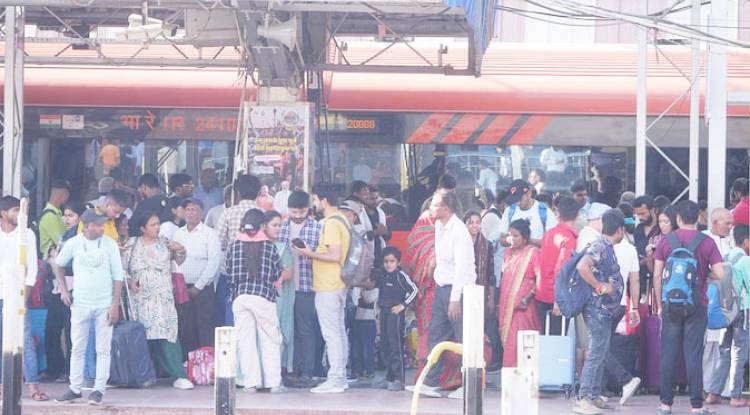 नवरात्र में मां के धाम पहुंचना आसान नहीं, सभी ट्रेनें हो चुकी हैं फुल