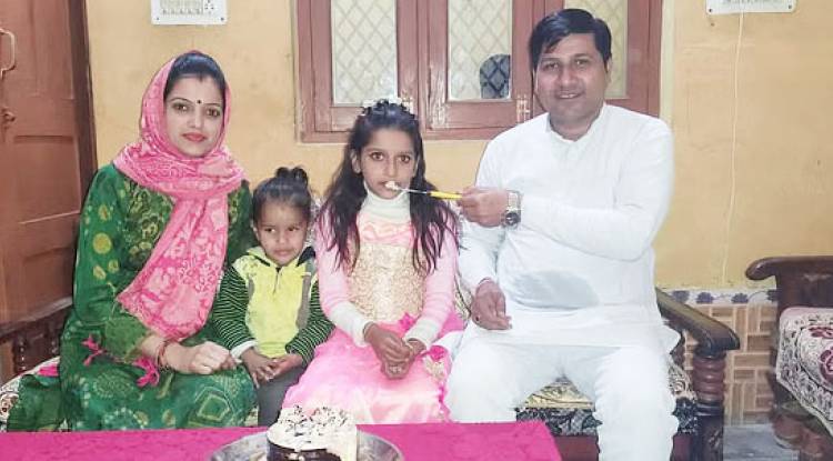 भाजपा नेता ने पत्नी और तीन बच्चों को मारी गोली