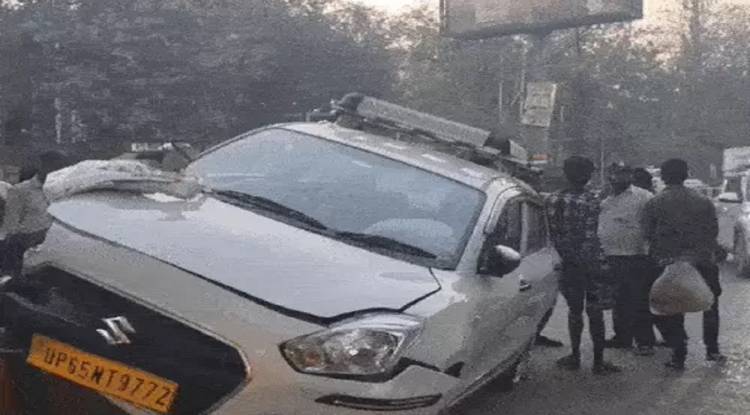 वाराणसी में सड़क हादसा: डिवाइडर पर चढ़ी अनियंत्रित कार, ड्राइवर के सिर में आयी चोट
