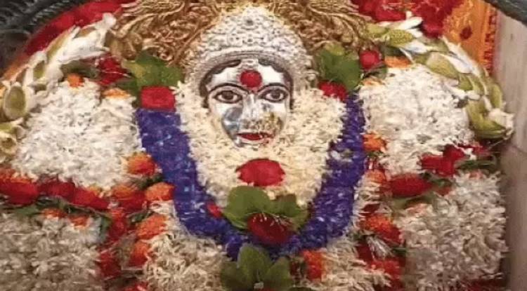 नवरात्रि के दूसरे दिन मां ब्रह्मचारिणी के दर्शन के लिए भक्तों का लगा तांता, शेरावाली के जयकारों से गूंजा मां का दरबार