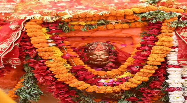 काशी के ज्ञानवापी में माता श्रृंगार गौरी के दर्शन के लिए उमड़ी भक्तों की भीड़,  डमरूओं की थाप से गूंजा मंदिर परिसर