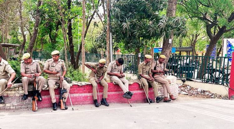 छात्रा ने फंदा लगाकर दी जान ,हॉस्टल में मिली लाश