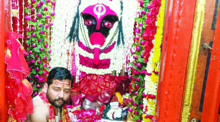 भवानी गौरी और मां कालरात्रि ने भक्तों को दिए दर्शन