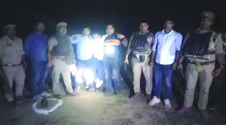 देर रात फिर तड़तड़ाई पुलिस की गोलियां