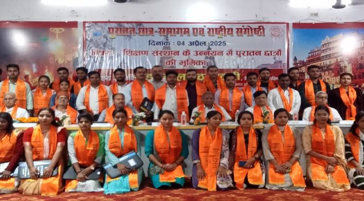 संस्था के विकास में पुरातन छात्र रीढ़ की हड्डी