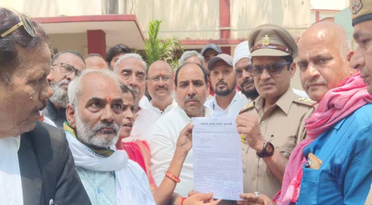 प्राइवेट स्कूलों की मनमानी के खिलाफ कांग्रेस का हल्लाबोल 