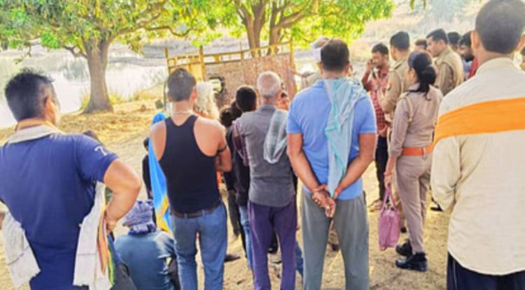 लालगंज में पेड़ से लटकी मिली भाई-बहन की लाश, जांच में जुटी पुलिस