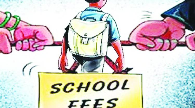 फीस के नाम पर जेब पर डाका डाल रहे प्राइवेट स्कूल