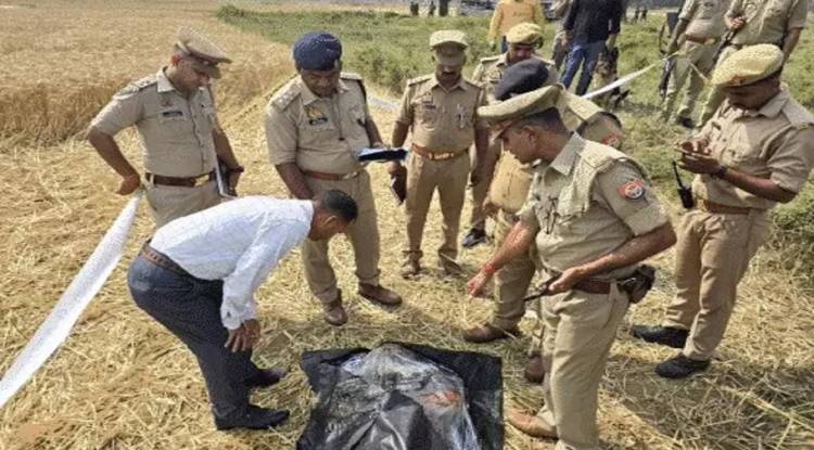 देवरिया में सौरभ जैसा हत्याकांड: दुबई से लौटे पति की पत्नी ने प्रेमी के साथ मिलकर की हत्या, शव दो टुकड़ों में काटा...सूटकेस में भरकर फेंका