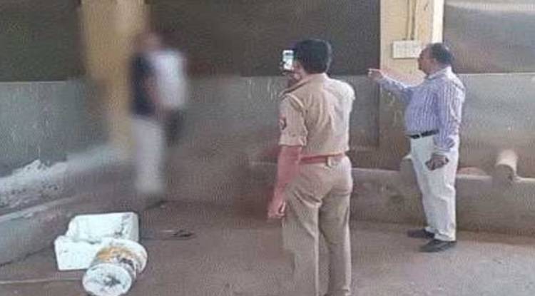 बीएचयू  के गौशाला में कर्मचारी ने लगाई फांसी,  सुसाइड नोट में लिखा- मैं अपनी मौत का खुद जिम्मेदार