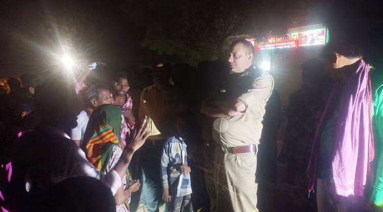 दर्दनाक हादसा: घर के बाहर सो रहे परिवार को कार ने कुचना, मां-बेटी की मौत