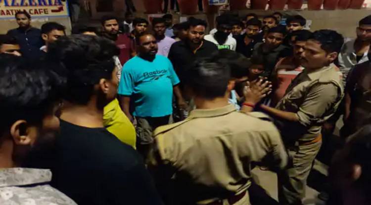 वाराणसी के गंगा महल घाट पर दो पक्षों में मारपीट, एक युवक जख्मी, सीसीटीवी फुटेज खंगाल रही पुलिस