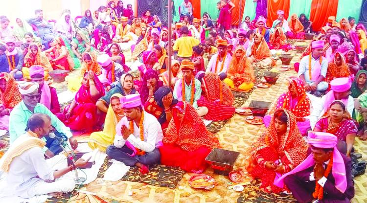 मुख्यमंत्री सामूहिक विवाह : एक दूसरे के हुए 20 जोड़े 