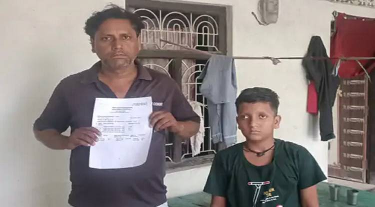 Ghazipur : शिक्षक ने कक्षा 4 के छात्र की कर दी बेरहमी से पिटाई, प्रोनाउन नहीं बता पाया तो लात- घूसों और डंडे से पीट- पीटकर किया घायल