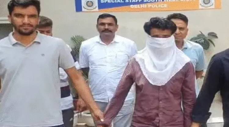 दिल्ली में क्रूरता की सारी हदें पार: दंपती पर हथौड़े से हमला, हत्या के बाद भी नहीं मिली संतुष्टि तो लहूलुहान पत्नी के साथ की दुष्कर्म