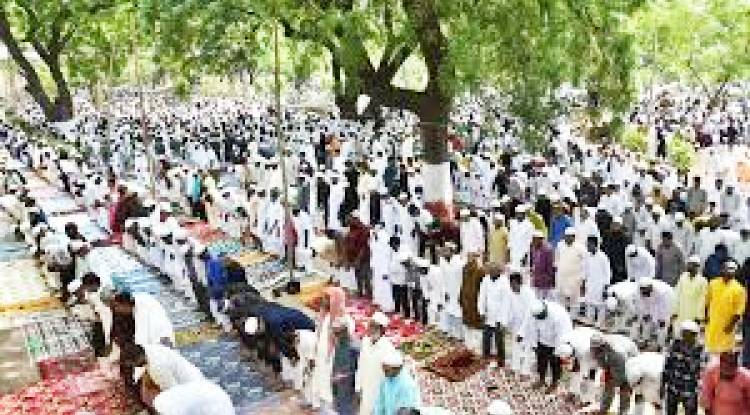 कुर्बानी  के जज्बे के साथ लाखों मुसलमानों ने अदा की ईद-उल-अजहा की नमाज