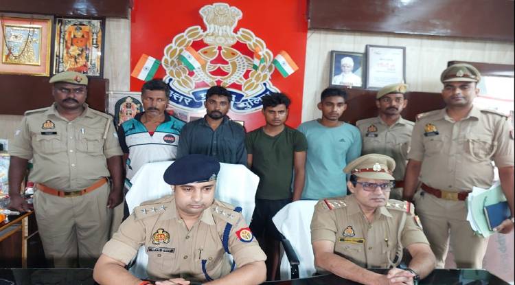 वाराणसी में गौशाला की आड़ ने हो रही थी पशुओं की तस्करी, पुलिस ने छापेमारी कर 58 गोवंश के साथ चार आरोपियों किया गिरफ्तार