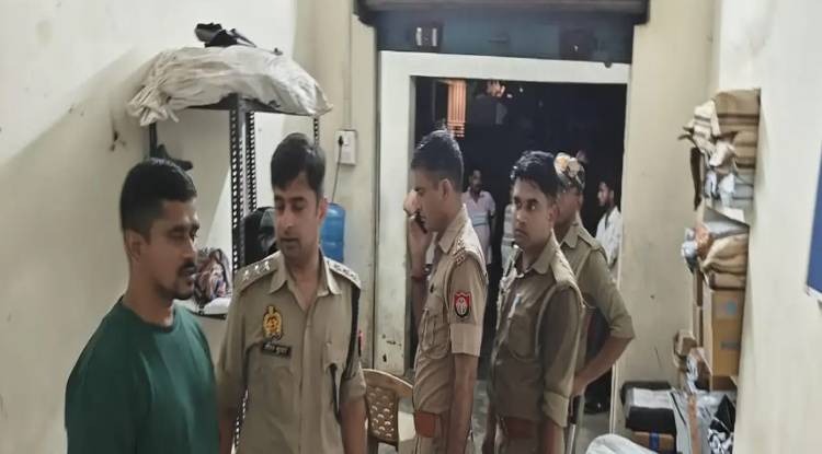 वाराणसी में कोरियर कंपनी के मैनेजर को मारी गोली, पहले काम मांगने आया था आरोपी, मना करने पर झोंका फायर; सीसीटीवी में कैद हुई घटना 