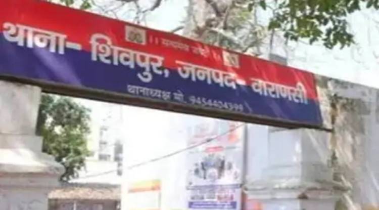 वाराणसी में पति से लड़ाई के बाद पत्नी ने लगाई फांसी, पास में बिलख रहे थे मासूम