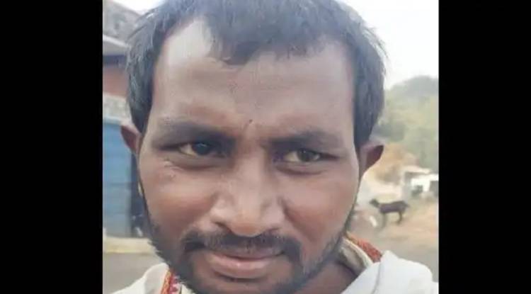गाजीपुर में पिता ने चापड़ से काटकर बेटे की हत्या, अंतड़ियां तक बाहर आ गईं, दोनों के बीच नहाने को लेकर हुआ था विवाद 