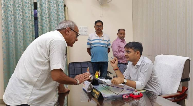डीएम ने जनता दर्शन में सुनी फरियादियों की समस्याएं