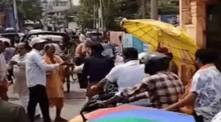 अस्सी घाट पर पंडितों में भिड़ंत, पिंडदान के दौरान मचा हंगामा