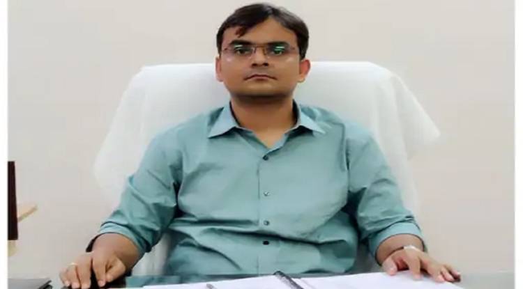 वाराणसी : दरोगा-वकील मारपीट कांड, डीएम ने गठित की SIT, पुलिस कमिश्नर ने दी सख्त हिदायत