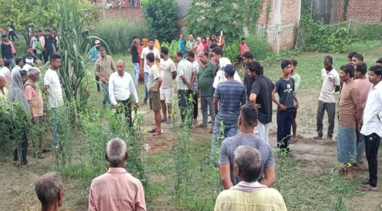 चंदौली में जमीन बेचने के बाद वृद्धा की ईंट से कूंचकर हत्या, गांव में दहशत, कमरे में मिली लाश