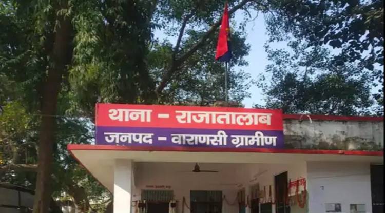 वाराणसी: छात्रा से अश्लील टिप्पणी, विरोध करने पर भाइयों की पिटाई