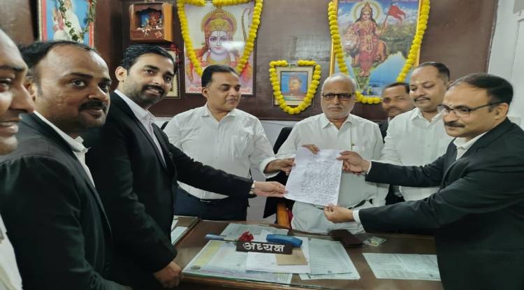 पुलिसकर्मियों पर कार्रवाई न होने से बनारस बार एसोसिएशन में उबाल