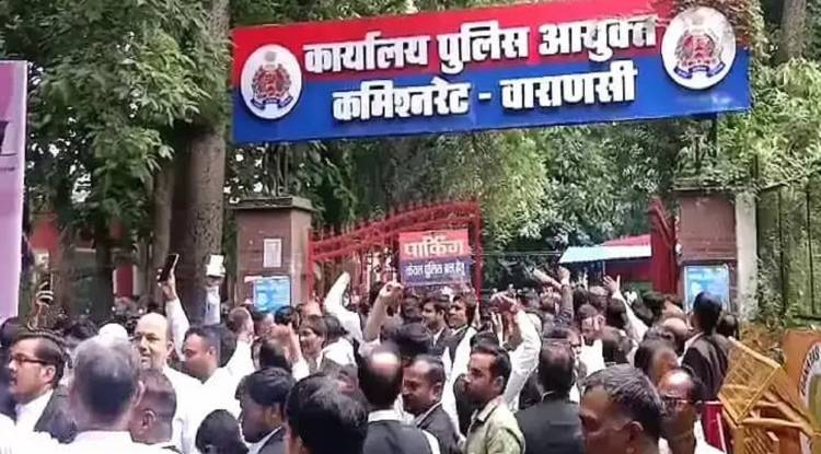 अफसरों की हठधर्मिता से नहीं थम रहा पुलिस-वकील विवाद
