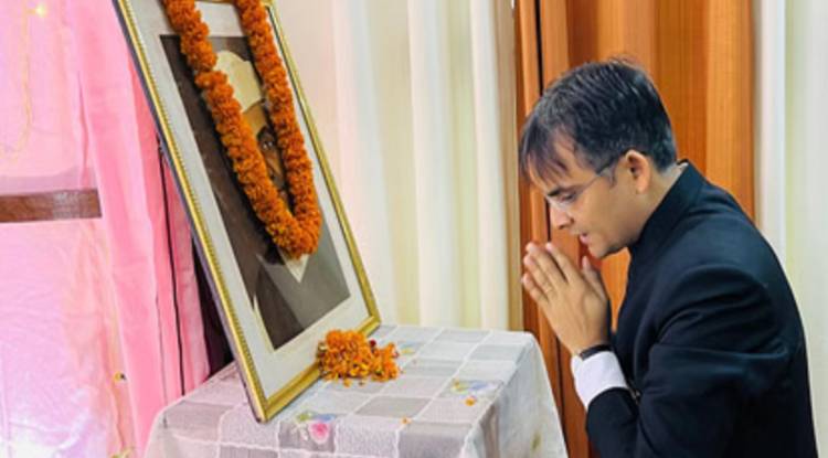 कमिश्नरी सभागार में गांधी जयंती एवं शास्त्री जयंती पर श्रद्धांजलि, संघ कार्यकर्ताओं का पथ संचलन