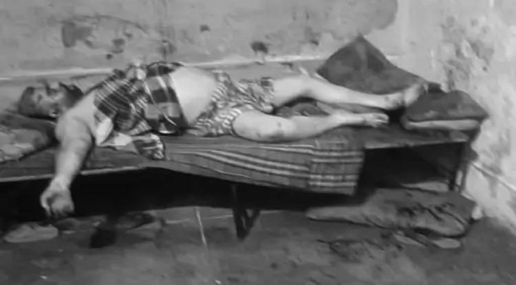 वाराणसी: कमरे में खून से लथपथ मिला सरकारी टीचर का शव, परिवार के लोग दूसरे कमरे में सो रहे थे, पुलिस जांच में जुटी