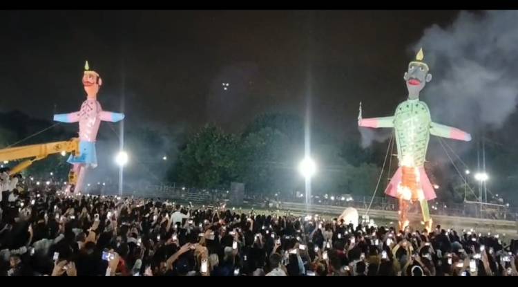 वाराणसी में विजयादशमी धूमधाम से मनाई गई, बरेका मैदान में हुआ रावण दहन