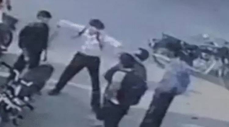 गाजियाबाद में 10वीं के छात्र को दोस्तों ने बेरहमी से पीटा, CCTV में कैद हुआ दर्दनाक दृश्य