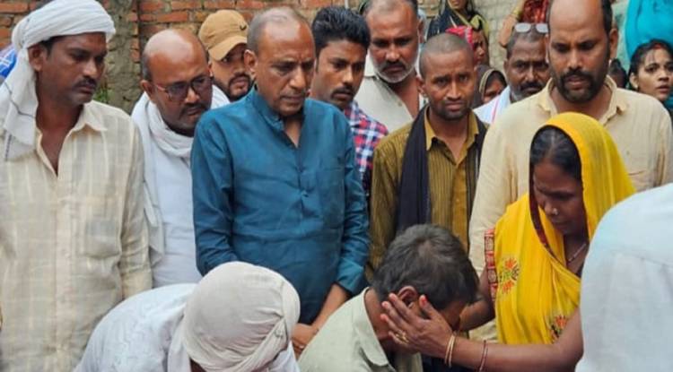 मूर्ति विसर्जन में आए युवक की चाकू गोदकर हत्या, तीन लोग गिरफ्तार, घर में कोहराम