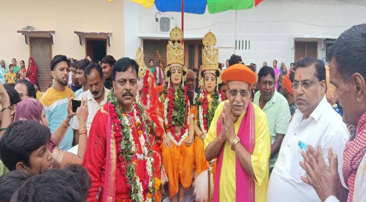 मौनी बाबा के भरत मिलाप में सजल हो गईंं आंखें