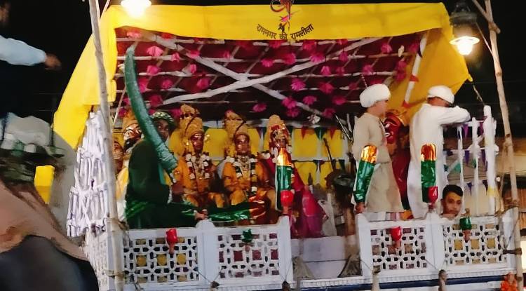 श्रीराम समेत चारों भाइयों का मिलन देख डबडबा गई आंखें