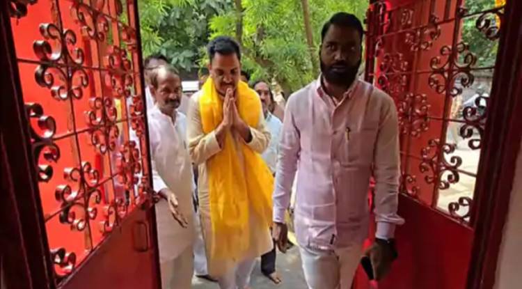 मंत्री असीम अरुण का वाराणसी दौरा, महर्षि वाल्मीकि जयंती पर बोले- सपा की राजनीति हमेशा दंगों की रही