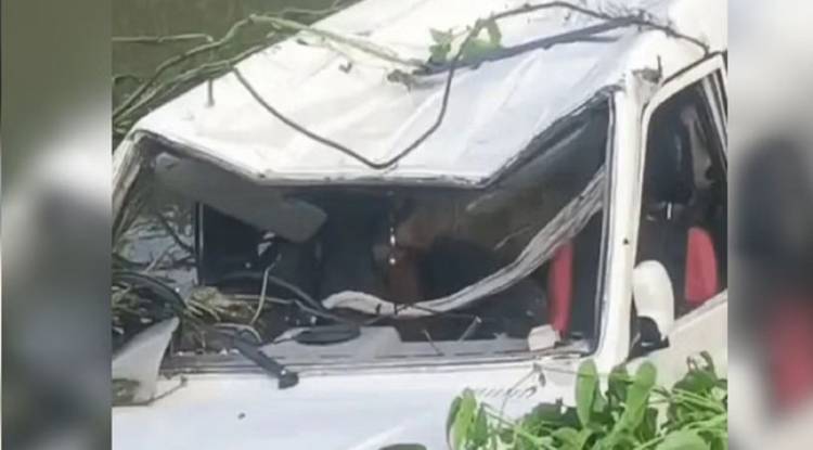 चंदौली में गोवंश तस्करी कर रही पिकअप नहर में पलटी, एक तस्कर की मौत, साथी फरार