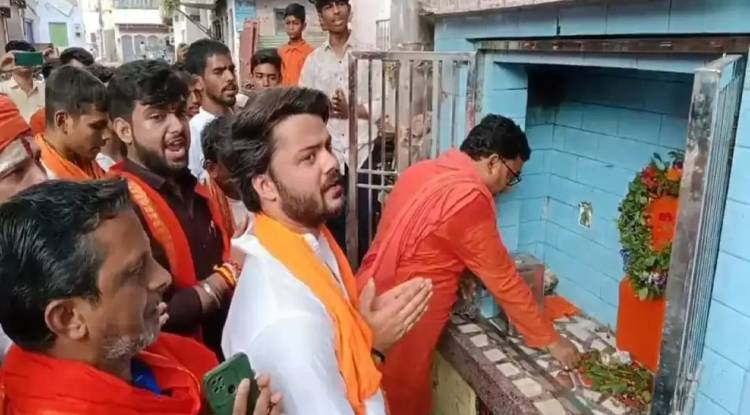 मंदिर में हनुमान चालीसा पाठ करने जा रहे राष्ट्रीय हिंदू परिषद कार्यकर्ताओं को प्रशासन ने रोका